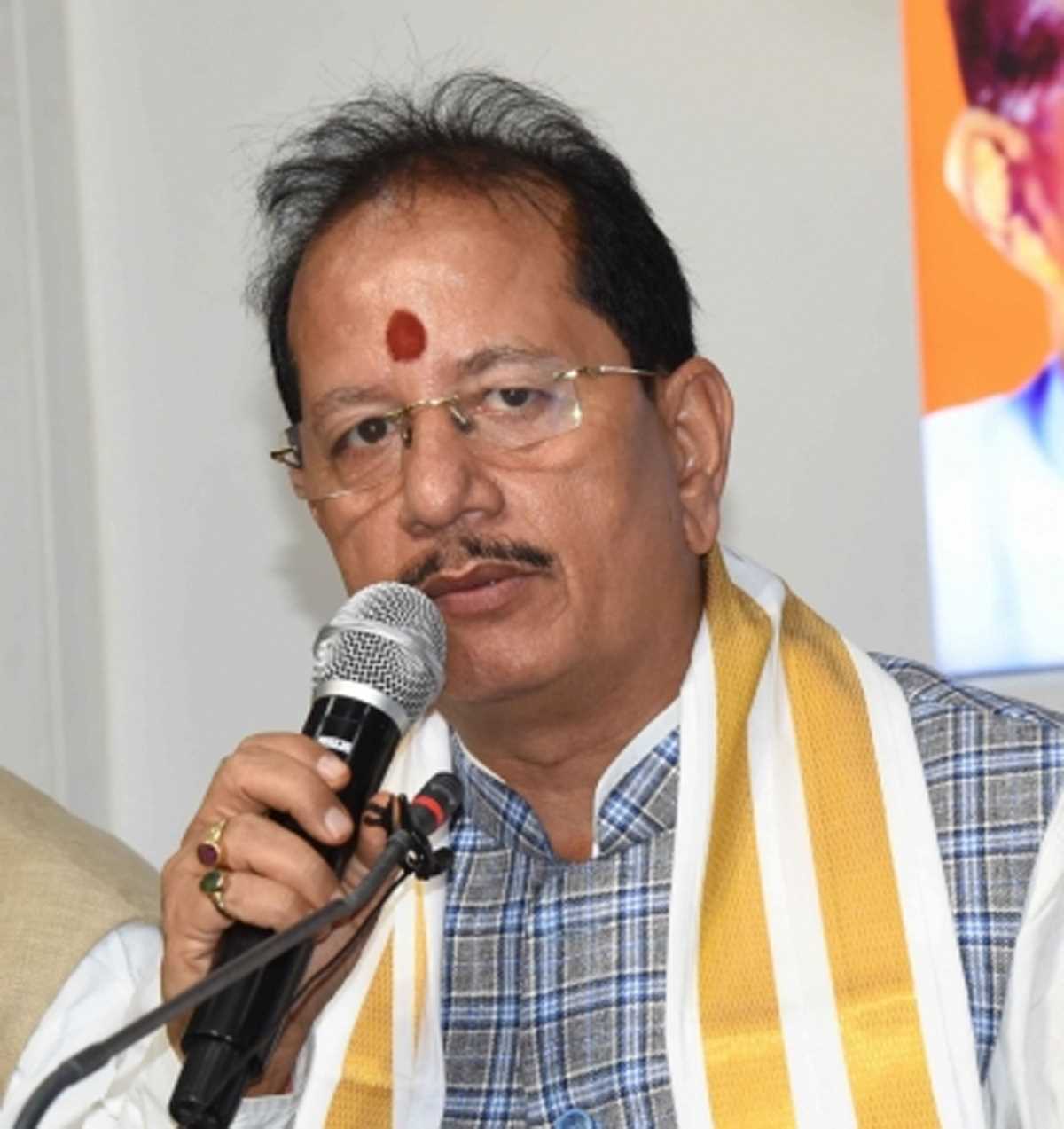 जदयू के एमएलसी बलियावी के बयान पर भड़के नेता प्रतिपक्ष, कहा, ऐसे लोग जंगली जानवर, पिंजरे में भेजे सरकार